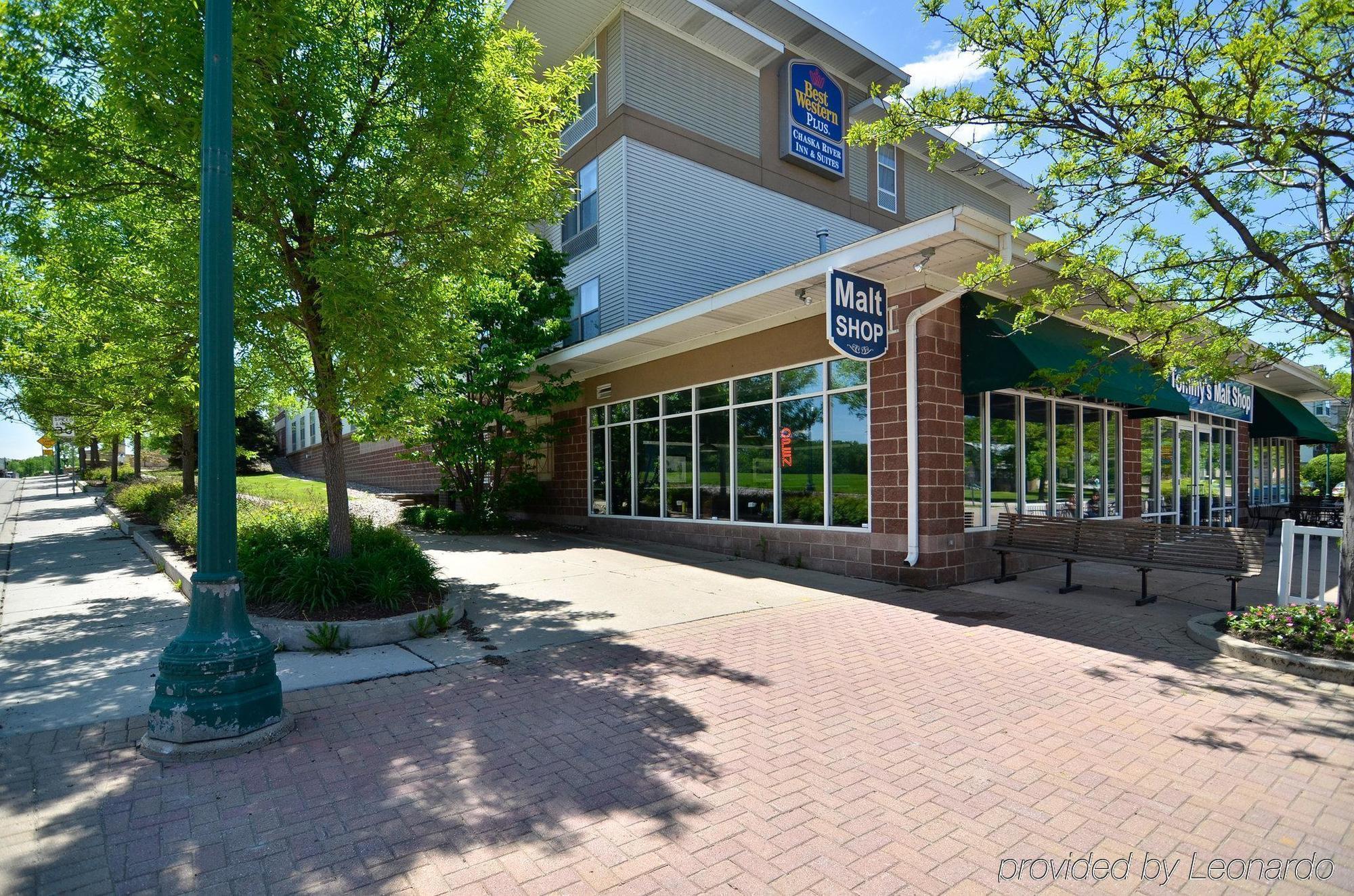 Norwood Inn And Suites Chaska Exterior photo
